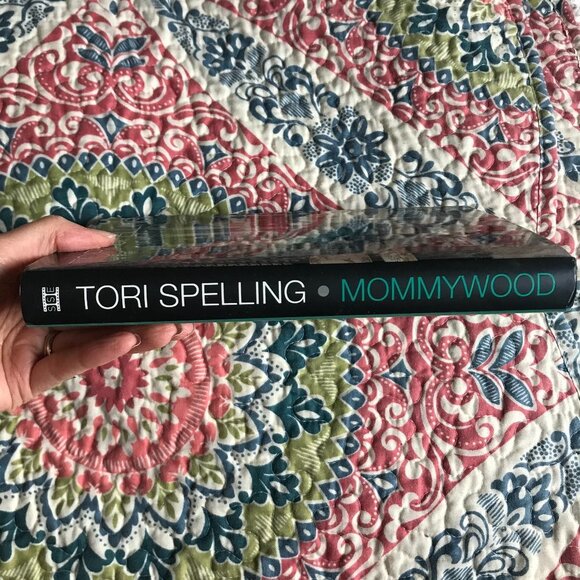 Tori Spelling Mommywood Book, Nonfiction Book - Picture 5 of 6